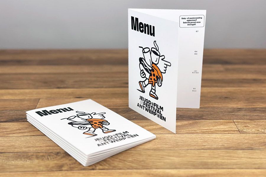 Geplooide postkaart als menukaart voor het Jeugdfilmfestival in Antwerpen